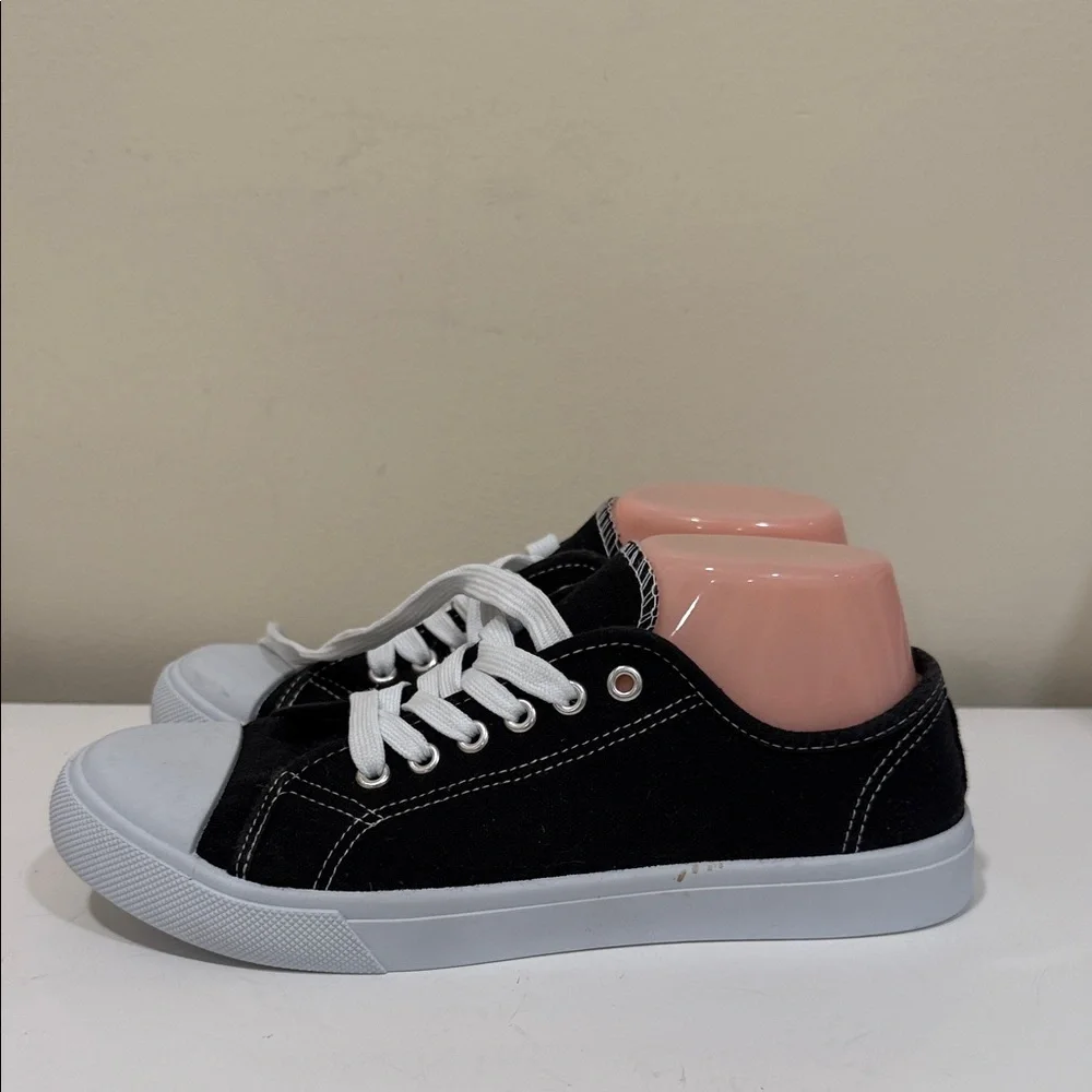 NEW - Bobbie Brooks Black and White Sneakers ( sz 8)